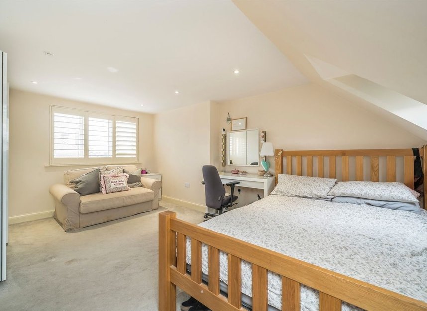 Properties for sale in Greenford Avenue - W7 3DB view11