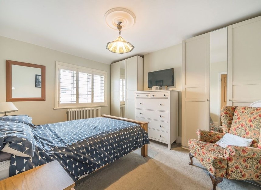 Properties for sale in Greenford Avenue - W7 3DB view9