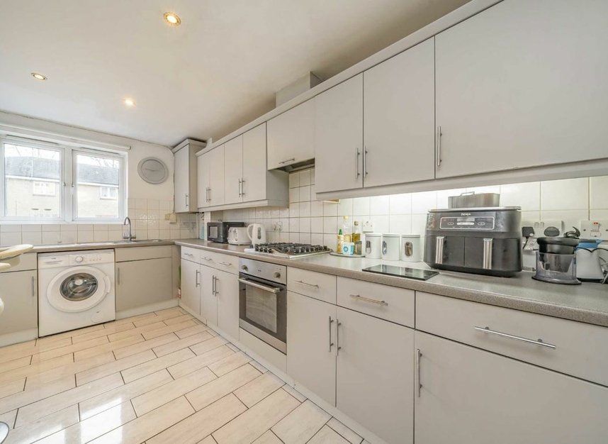 Properties for sale in Greenview Close - W3 7DZ view3