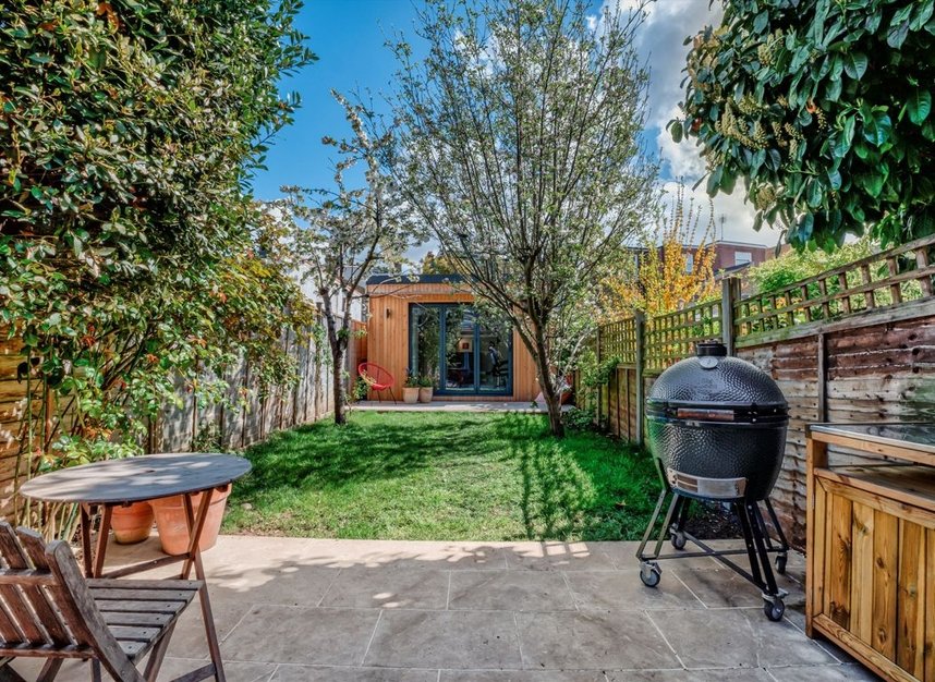 Properties for sale in Grosvenor Road - W7 1HR view6