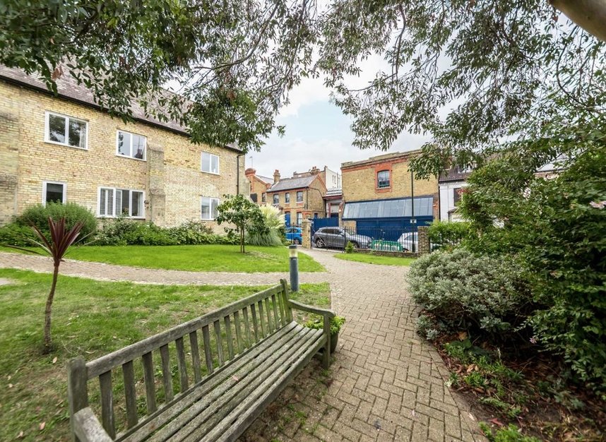 Flat for sale in Grosvenor Road, Richmond, TW10 (Ref 146121) Dexters