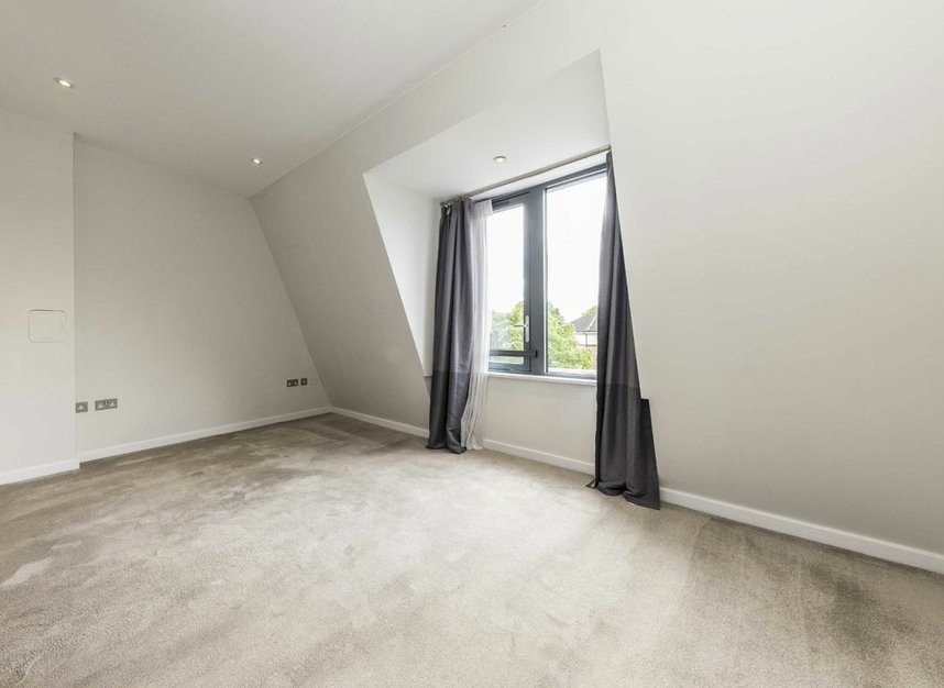 Properties for sale in Gunnersbury Mews - W4 4BF view6