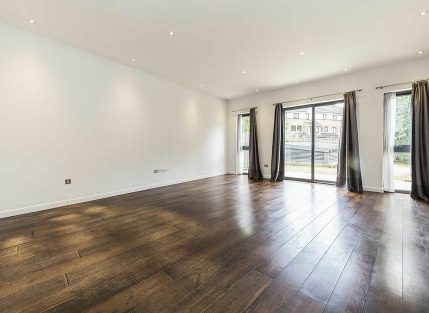 Properties for sale in Gunnersbury Mews - W4 4BF view2