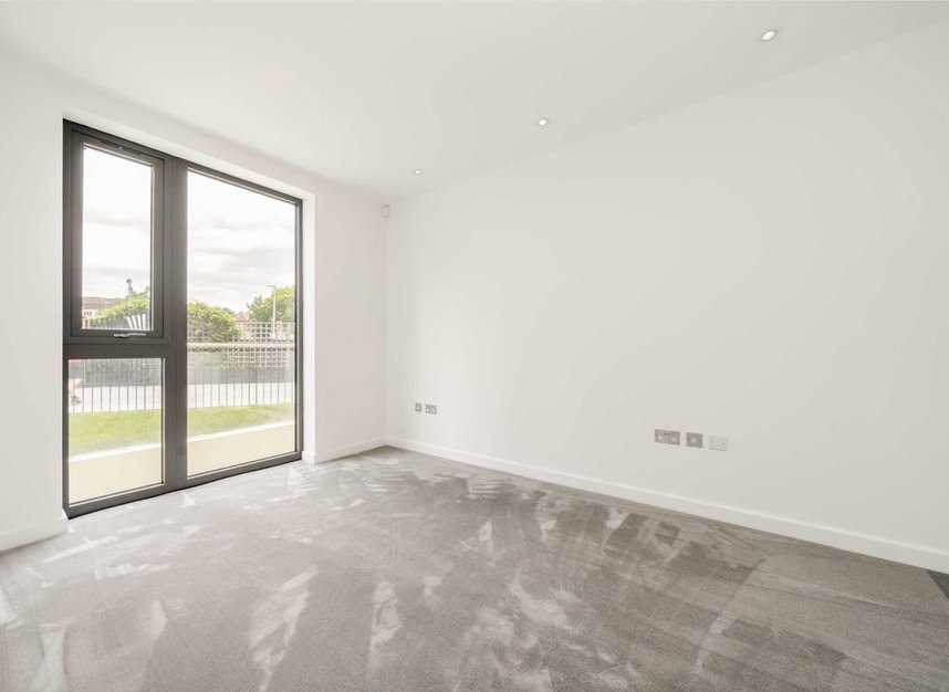 Properties for sale in Gunnersbury Mews - W4 4BF view6