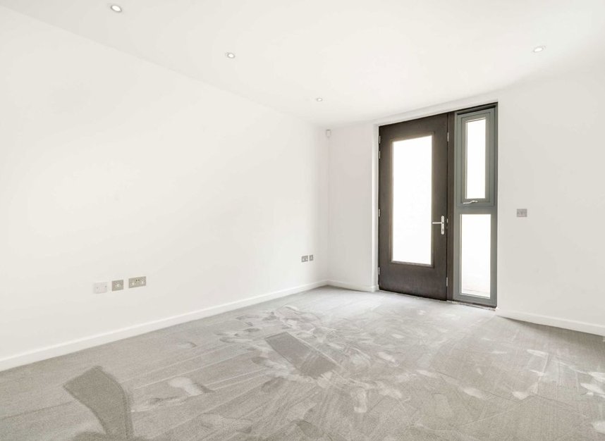 Properties for sale in Gunnersbury Mews - W4 4BF view7