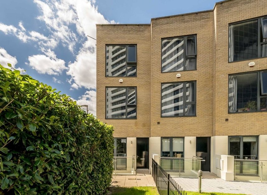 Properties for sale in Gunnersbury Mews - W4 4BF view1