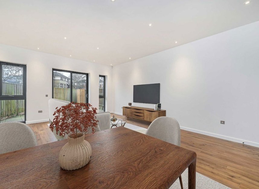 Properties for sale in Gunnersbury Mews - W4 4BF view2
