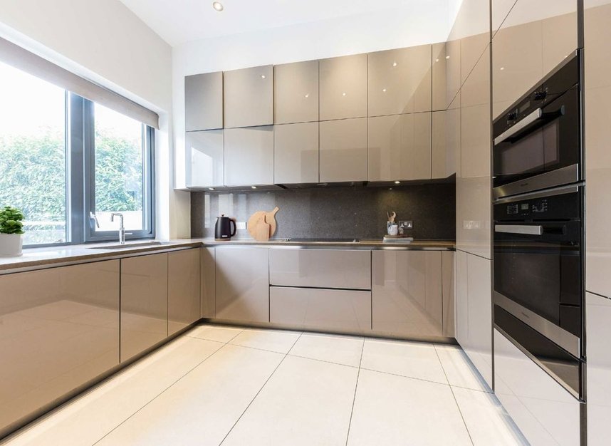 Properties for sale in Gunnersbury Mews - W4 4BF view3