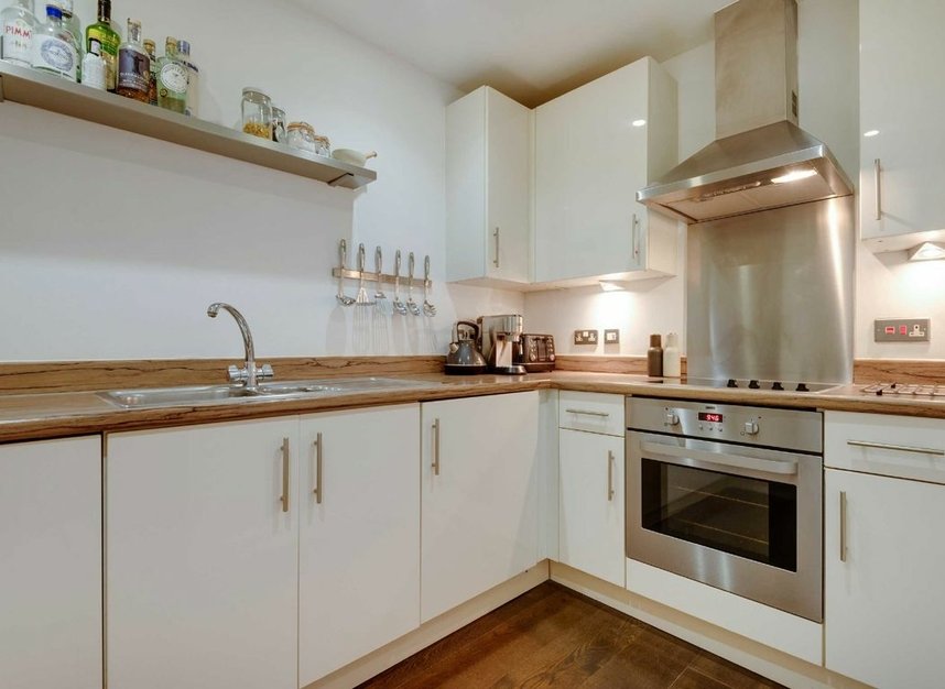 Flat for sale in Hackney Grove, London, E8 (Ref 216010) Dexters
