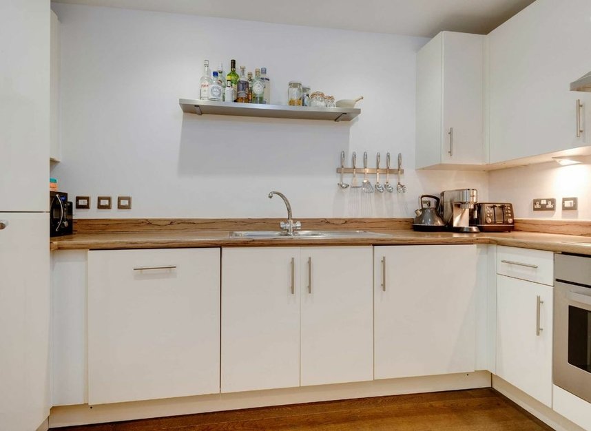 Flat for sale in Hackney Grove, London, E8 (Ref 216010) Dexters