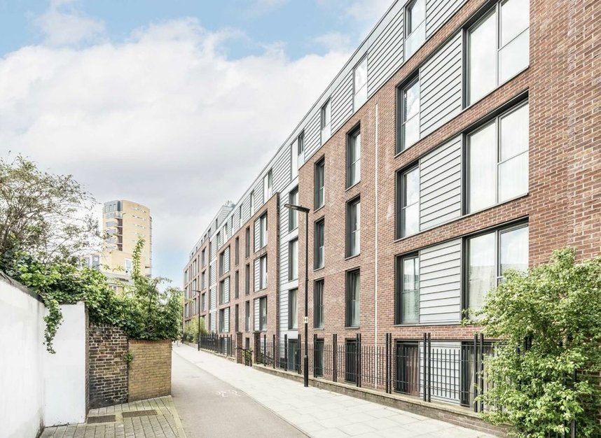 Flat for sale in Hackney Grove, London, E8 (Ref 225498) Dexters
