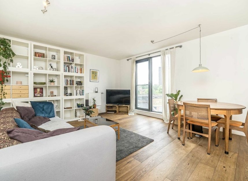 Flat for sale in Hackney Grove, London, E8 (Ref 225518) Dexters