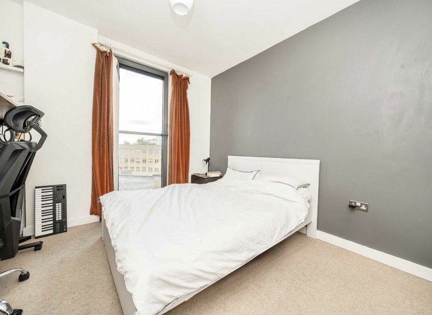 Flat for sale in Hackney Grove, London, E8 (Ref 225518) Dexters
