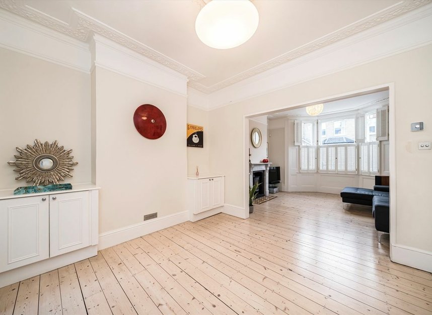 Properties for sale in Haldon Road - SW18 1QF view2