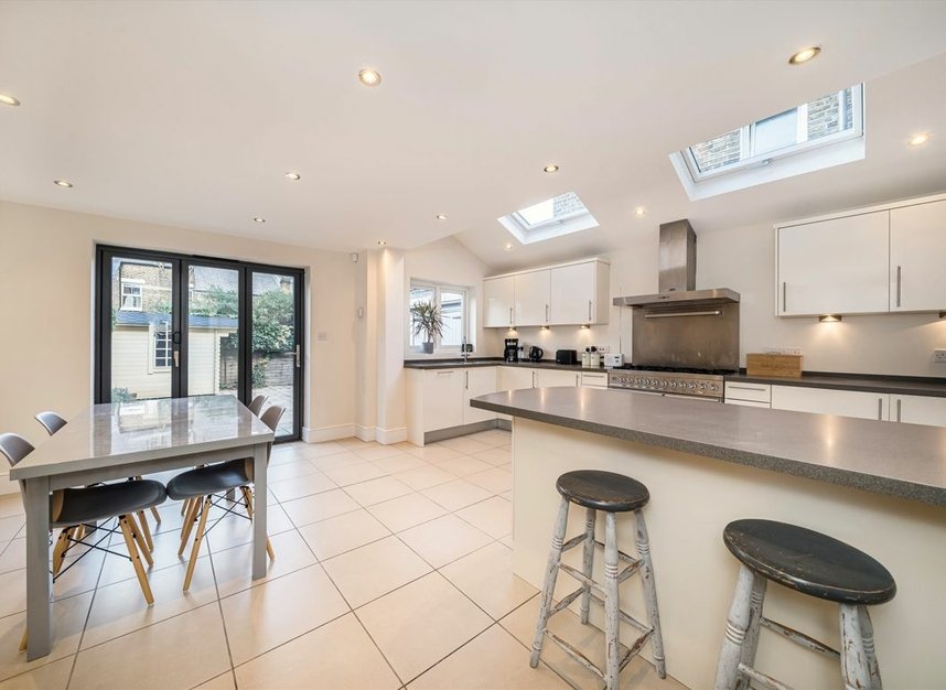Properties for sale in Haldon Road - SW18 1QF view5