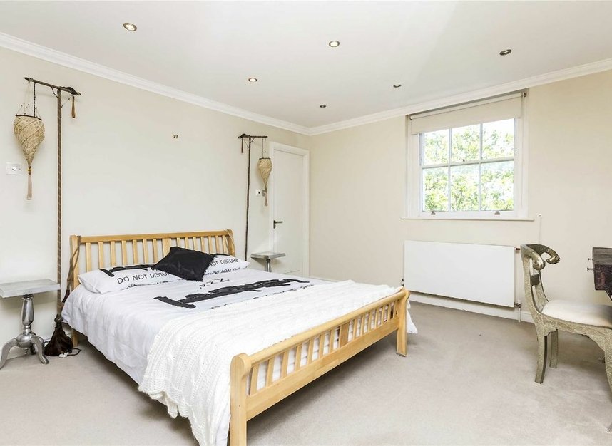 Properties for sale in Hamilton Terrace - NW8 9QR view4