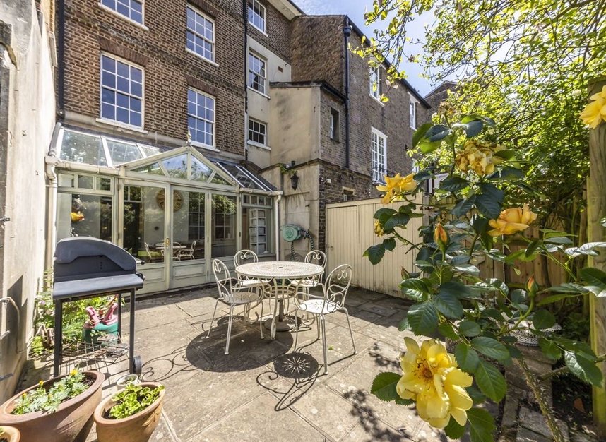 Properties for sale in Hampton Court Road - KT8 9BW view8