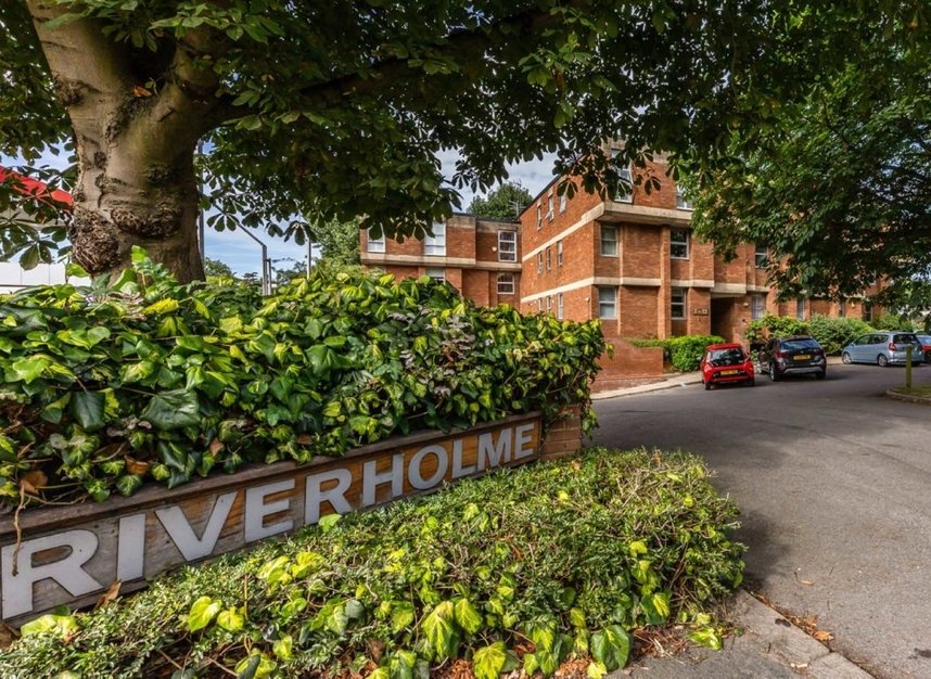 Hampton Court Road, East Molesey, KT8