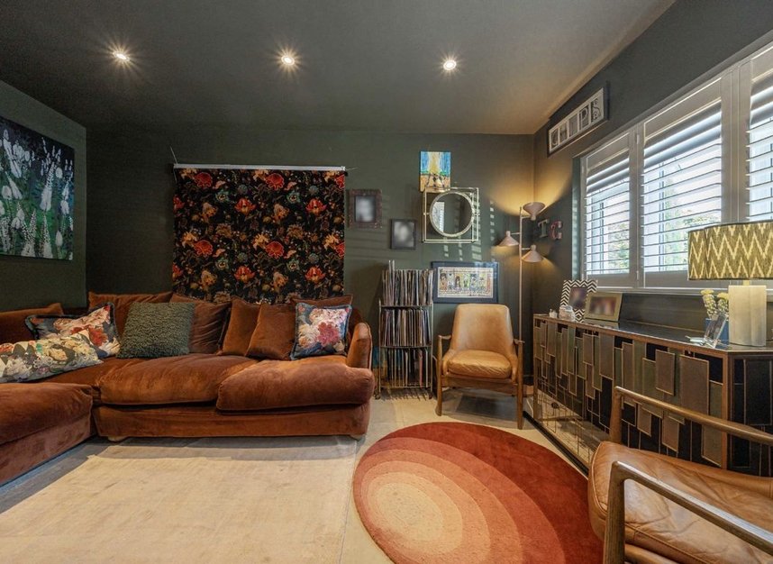 Properties for sale in Hampton Court Road - KT8 9BP view3