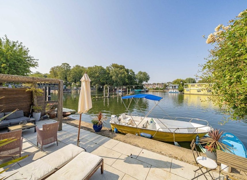 Properties for sale in Hampton Court Road - KT8 9BP view9