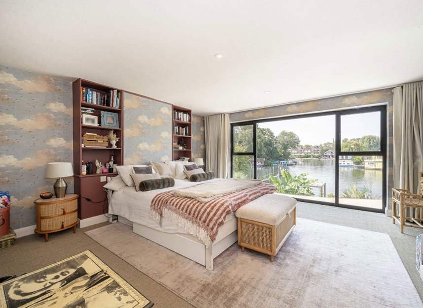 Properties for sale in Hampton Court Road - KT8 9BP view6