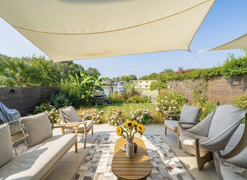 Properties for sale in Hampton Court Road - KT8 9BP view8