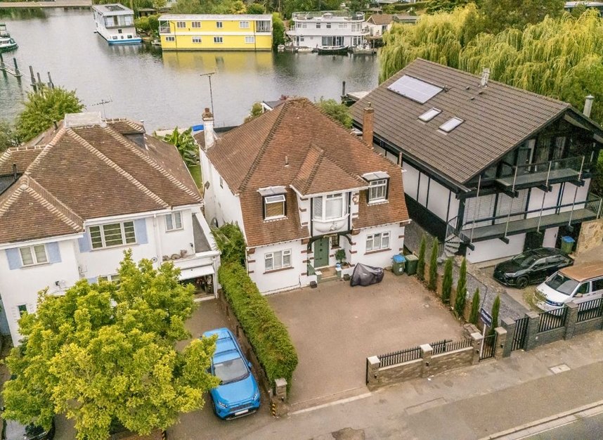 Properties for sale in Hampton Court Road - KT8 9BP view1