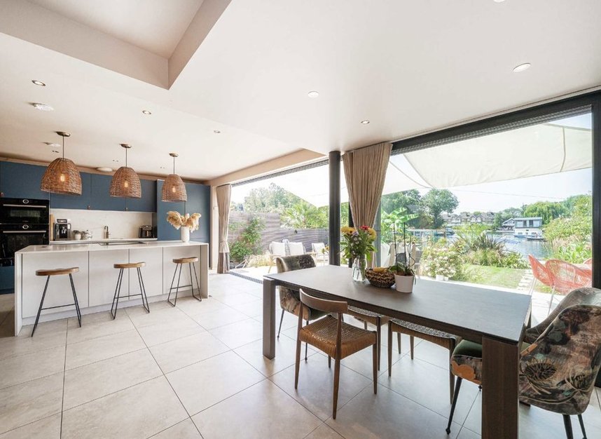 Properties for sale in Hampton Court Road - KT8 9BP view5
