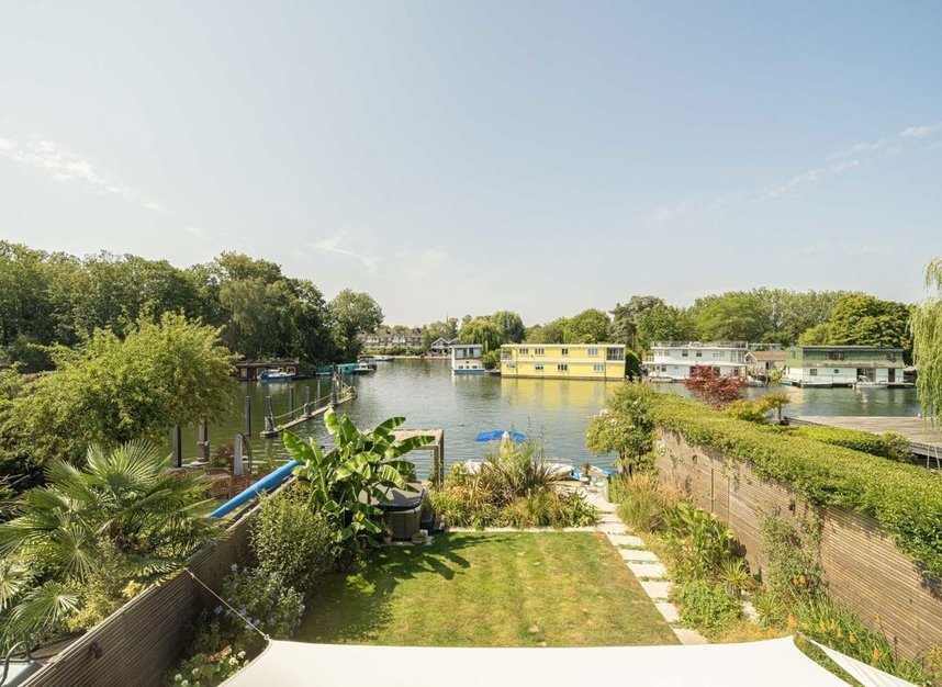 Properties for sale in Hampton Court Road - KT8 9BP view2