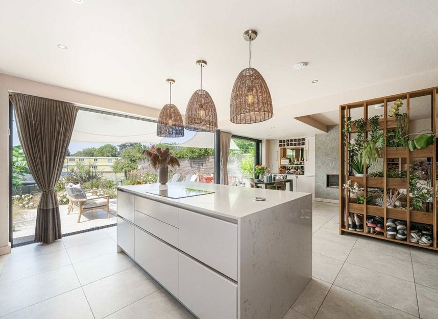 Properties for sale in Hampton Court Road - KT8 9BP view4