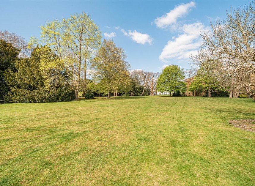 Properties for sale in Hampton Court Road - TW12 2EJ view7
