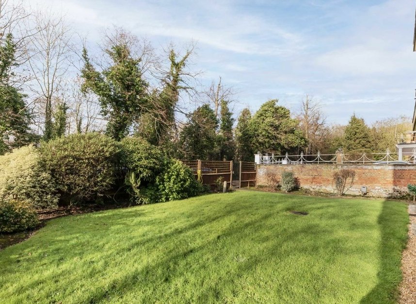 Properties for sale in Hanger Lane - W5 3DA view6