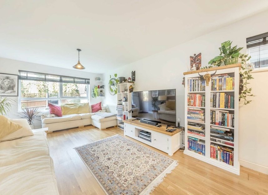 Properties for sale in Hanger Lane - W5 3DA view2