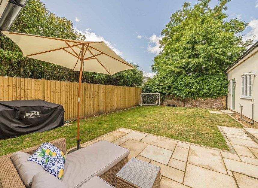Properties for sale in Hanworth Road - TW12 3EA view7