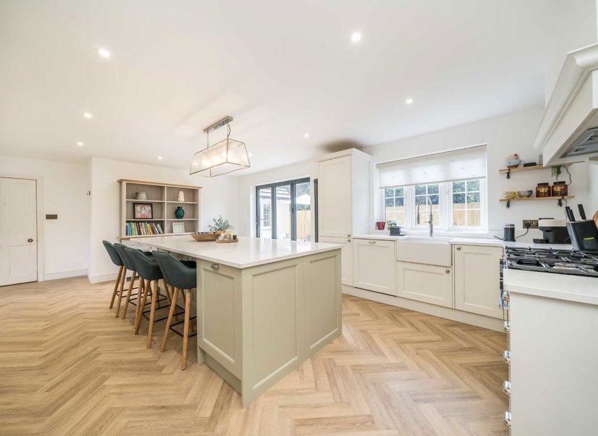 Properties for sale in Hanworth Road - TW12 3EA view3