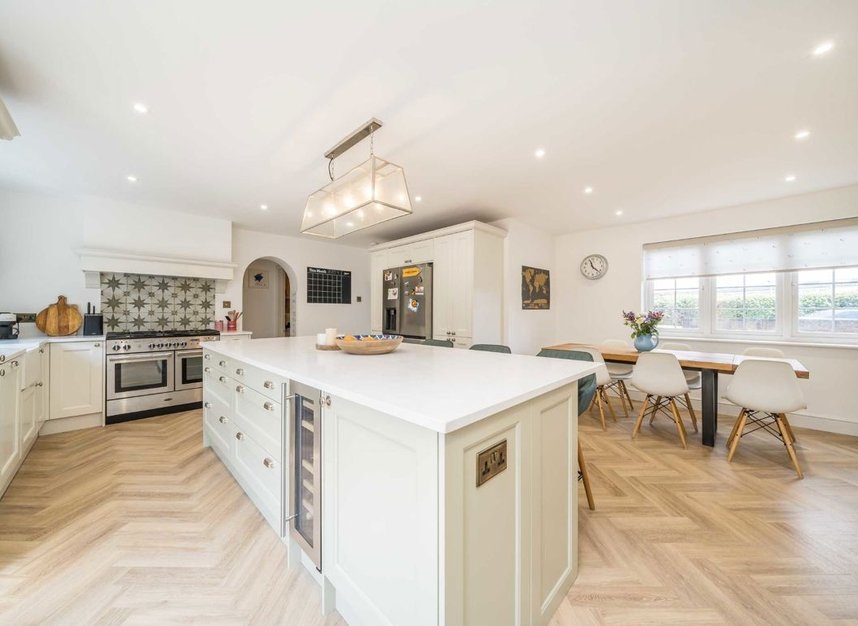 Properties for sale in Hanworth Road - TW12 3EA view4