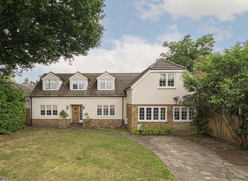 Properties for sale in Hanworth Road - TW12 3EA view1