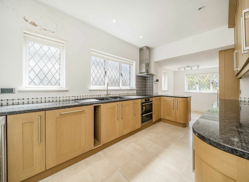 Properties sold in Harfield Road - TW16 5PT view3