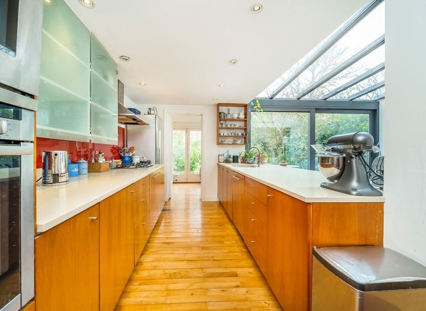 Properties for sale in Hartham Road - N7 9JG view11