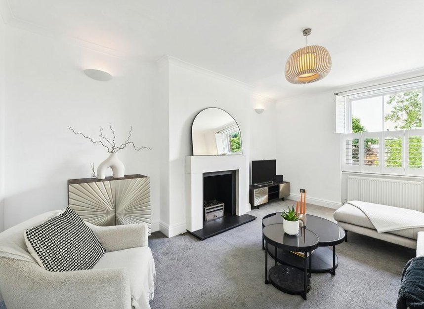Properties for sale in Harvard Road - W4 4EA view2