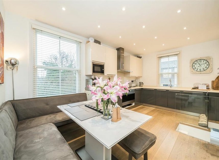 Properties for sale in Hazelbourne Road - SW12 9NS view3