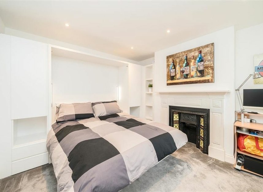 Properties for sale in Hazelbourne Road - SW12 9NS view4