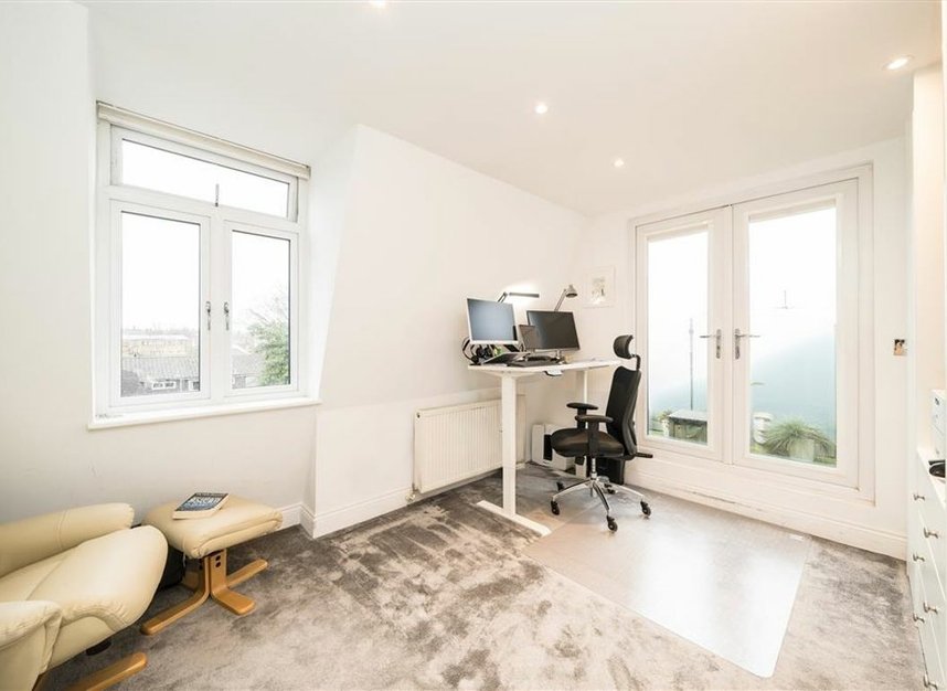 Properties for sale in Hazelbourne Road - SW12 9NS view6