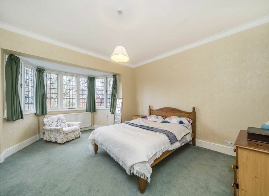Properties for sale in Heathfield Road - W3 8EJ view6
