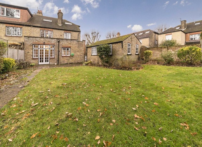 Properties for sale in Heathfield Road - W3 8EJ view4