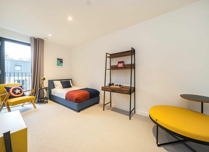 Properties for sale in Helena Close - SW19 6BF view8