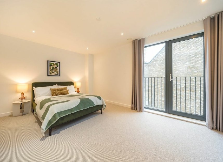 Properties for sale in Helena Close - SW19 6BF view6