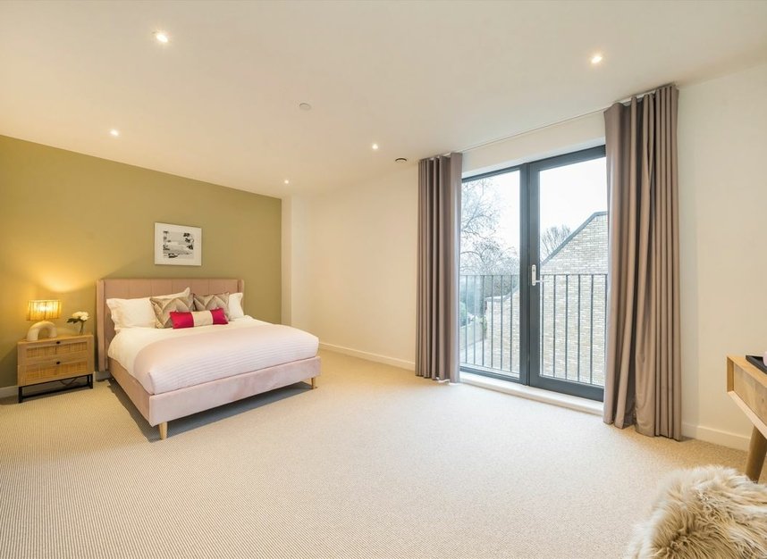 Properties for sale in Helena Close - SW19 6BF view7