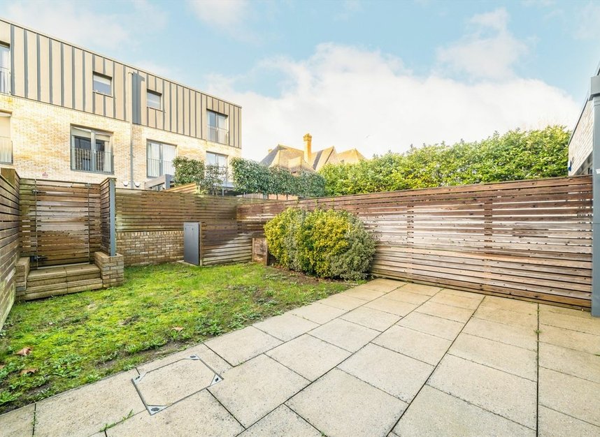 Properties for sale in Helena Close - SW19 6BF view3