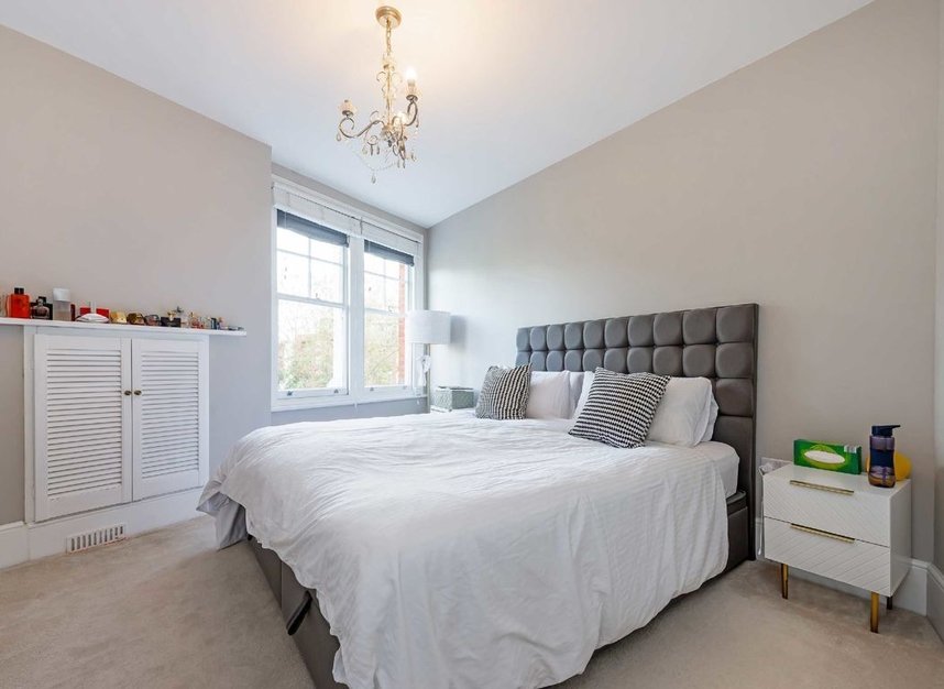 Flat for sale in Hendon Lane, London, N3 (Ref 219834) Dexters